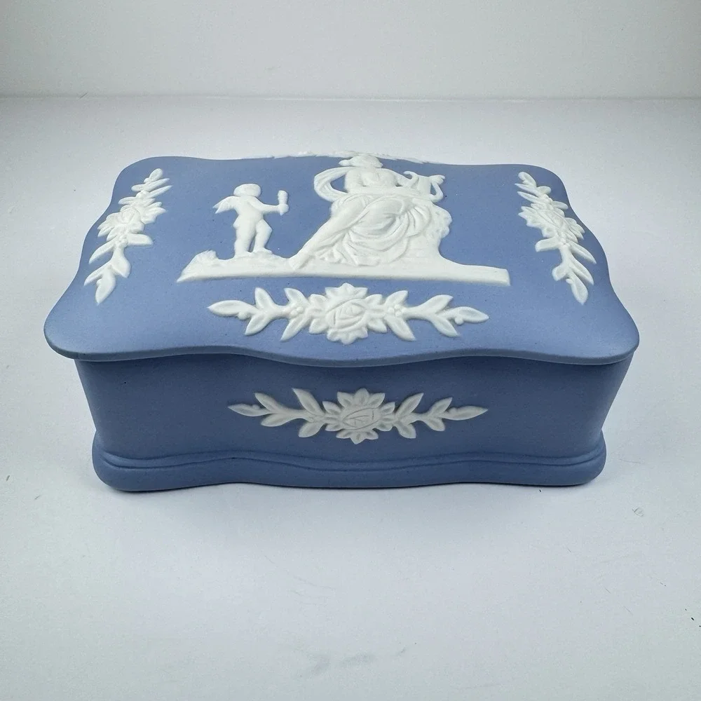 Jasperware Japan Lidded Jewelry Trinket Box Blue 5.5in Woman‎ Cherub Vanity